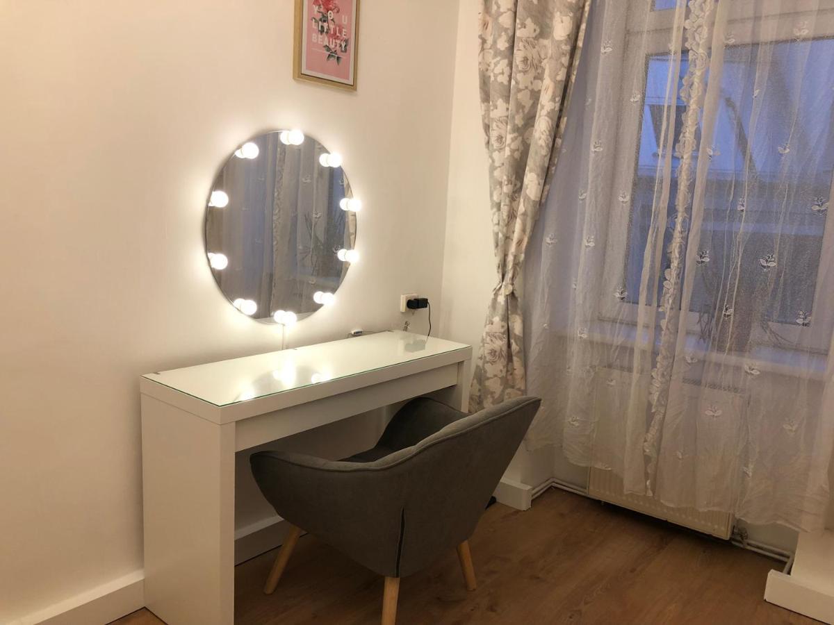 Apartment Near Subway Station 2